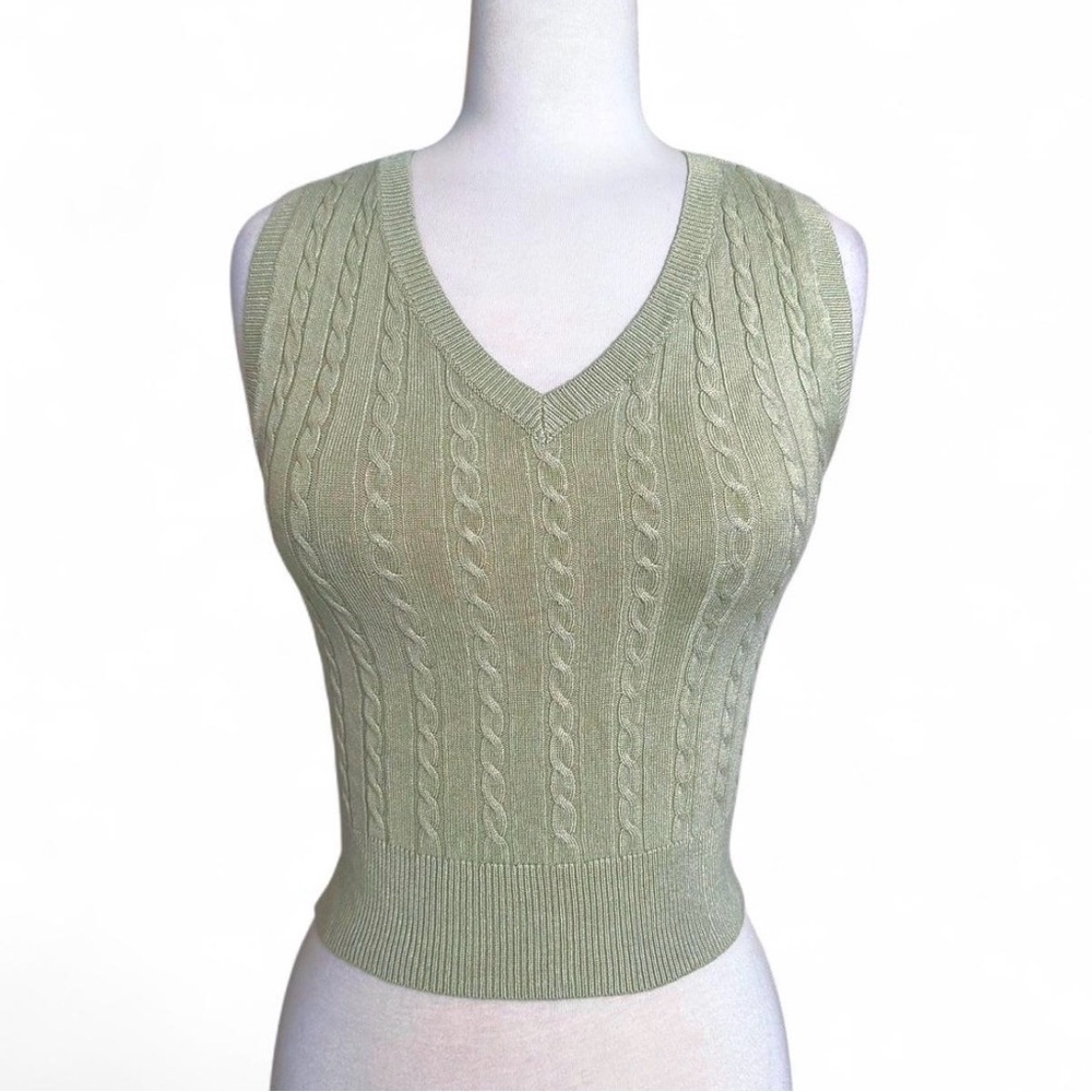 Fitted V-neck Cropped Sweater Vest